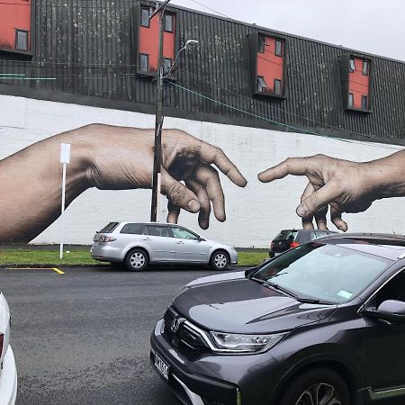 Cool Apartment, Central To Everything, Share With 2X Bulldogs Auckland Eksteriør billede