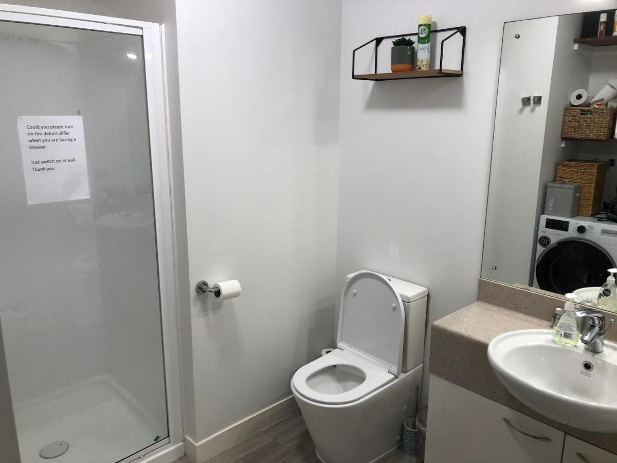 Cool Apartment, Central To Everything, Share With 2X Bulldogs Auckland Eksteriør billede